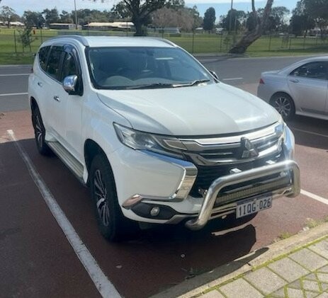 Mitsubishi Pajero Sport image 1