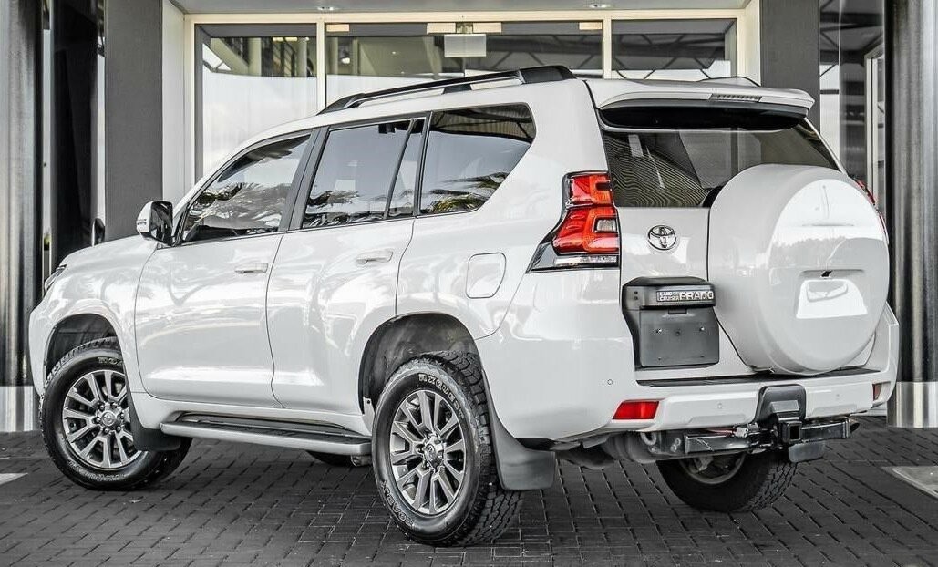 Toyota Landcruiser Prado image 2