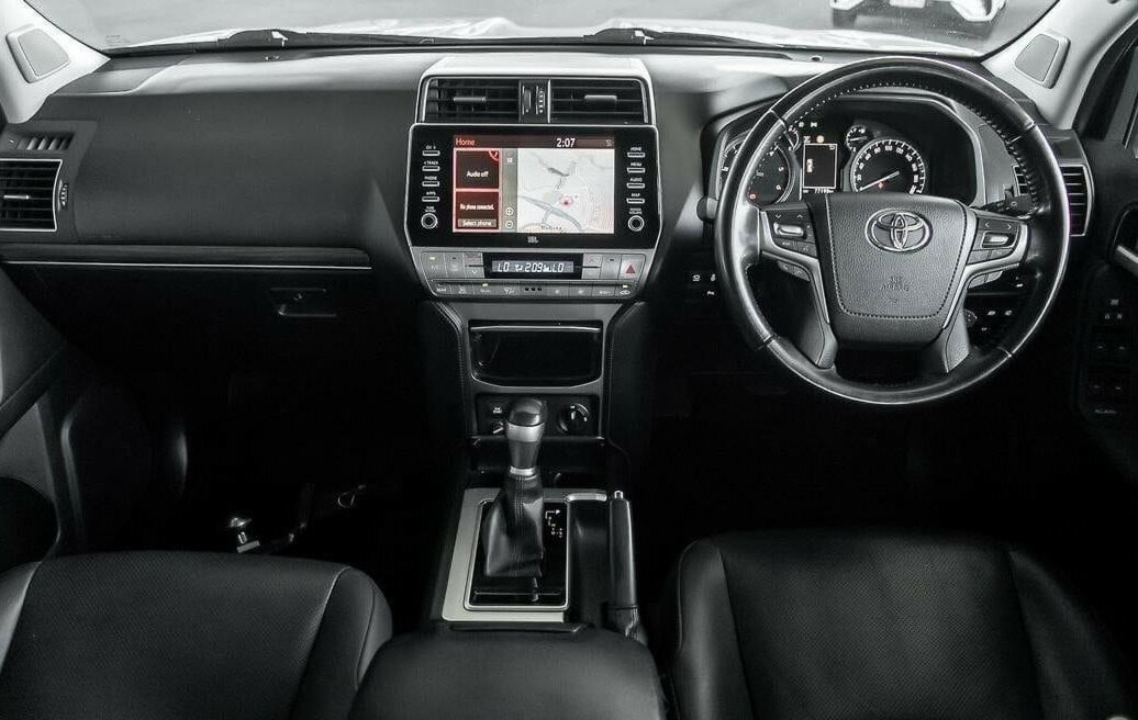Toyota Landcruiser Prado image 3