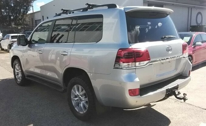 Toyota Landcruiser image 2