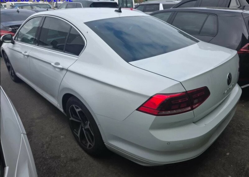 Volkswagen Passat image 3