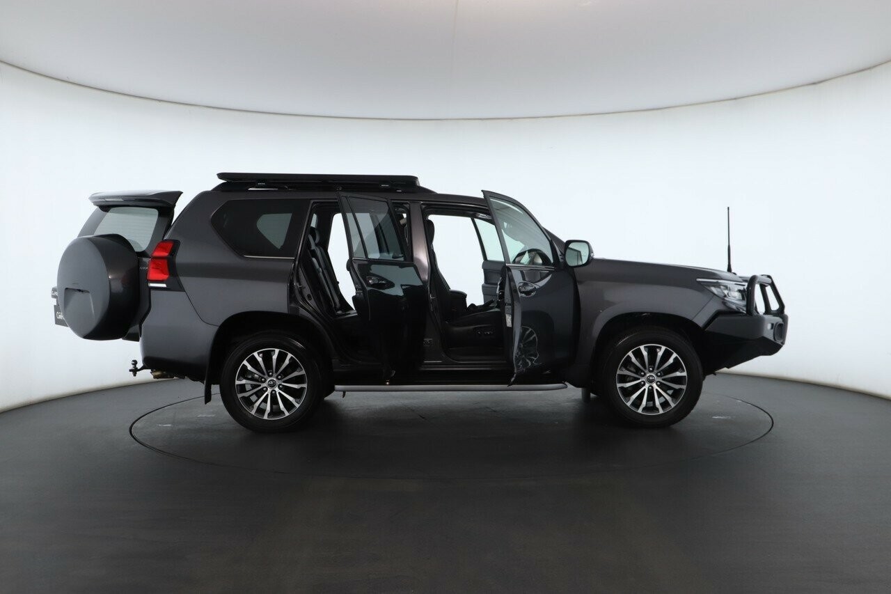 Toyota Landcruiser Prado image 2