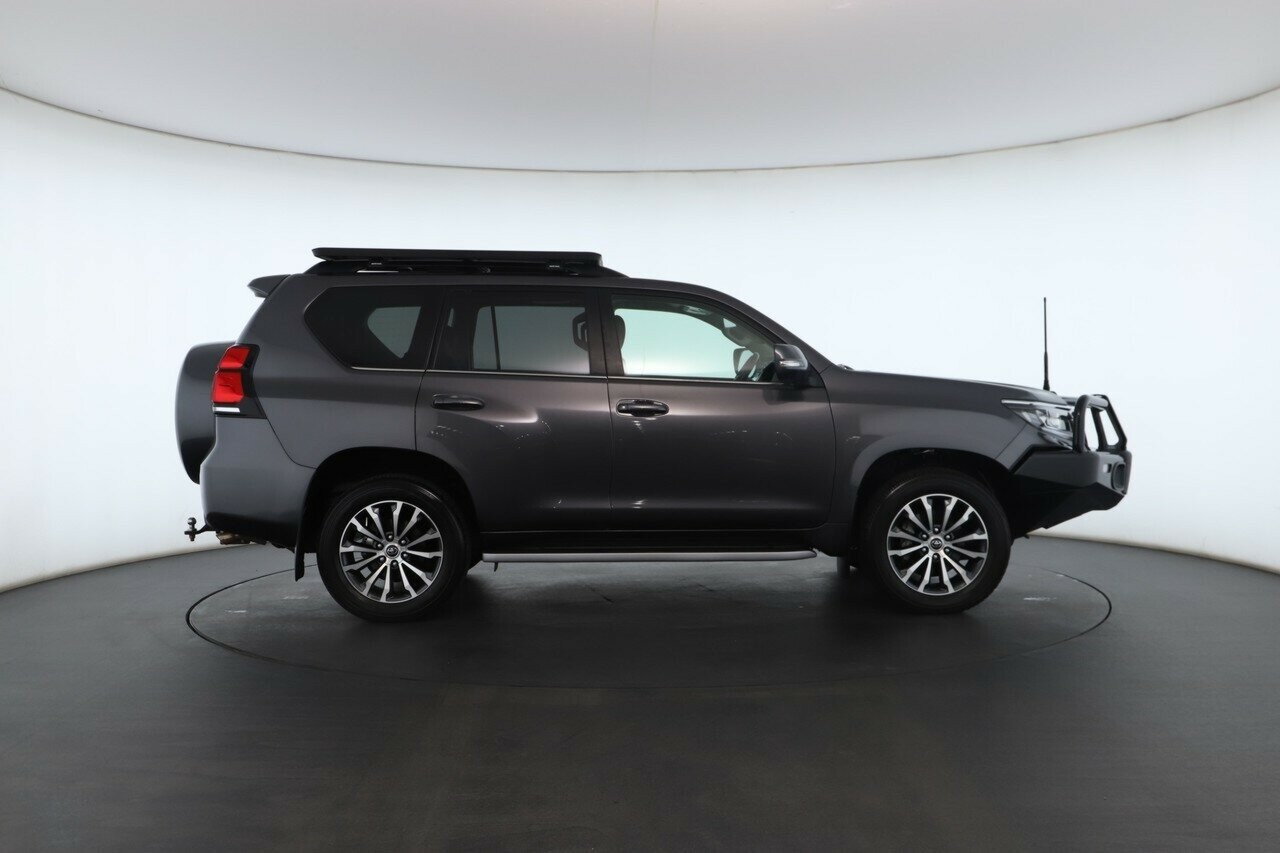Toyota Landcruiser Prado image 3