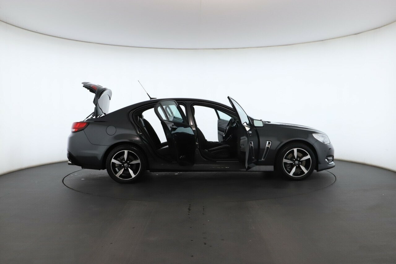 Holden Commodore image 2