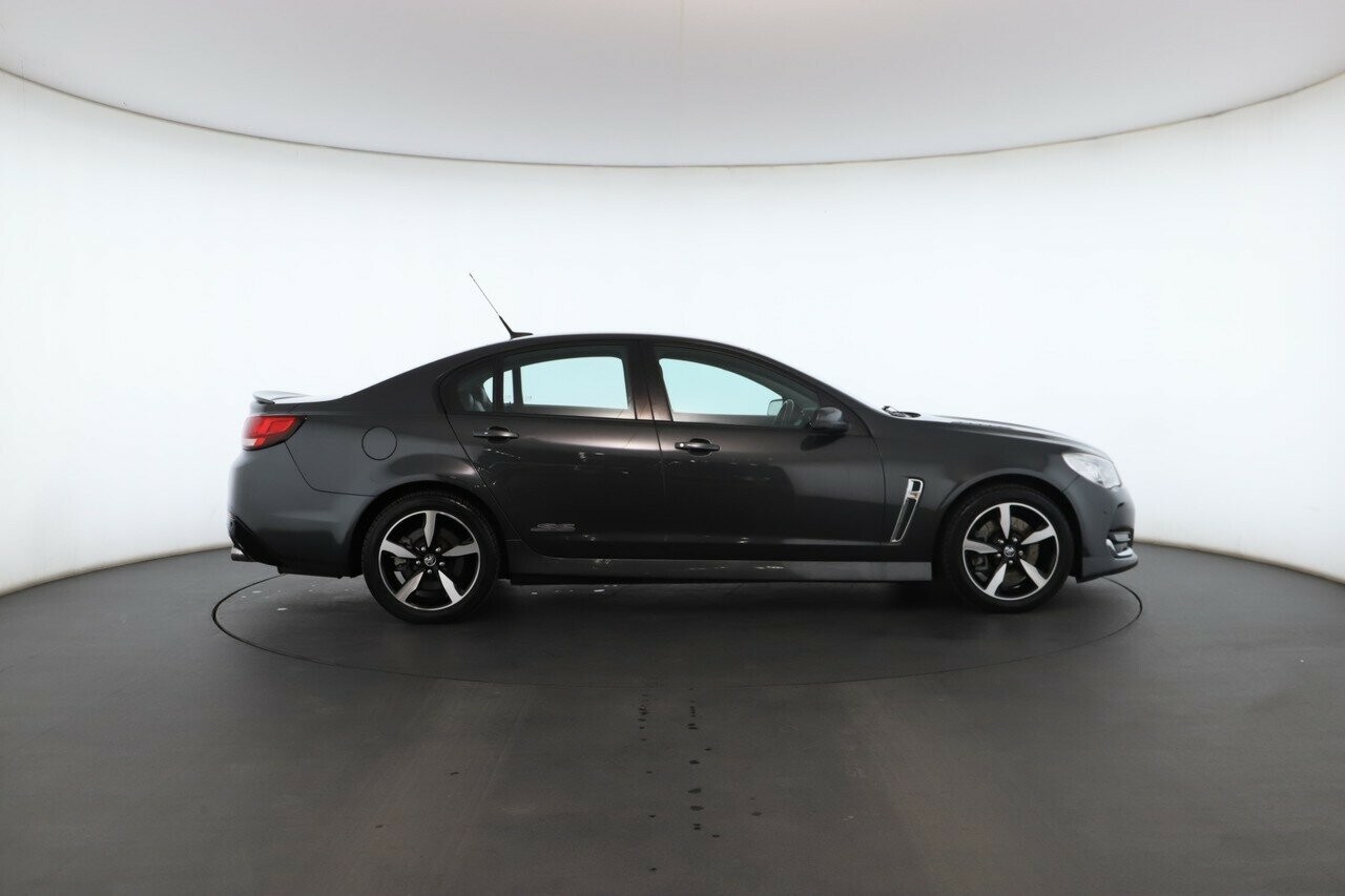 Holden Commodore image 3