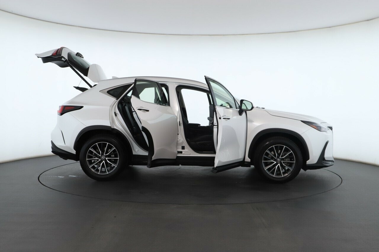 Lexus Nx image 2