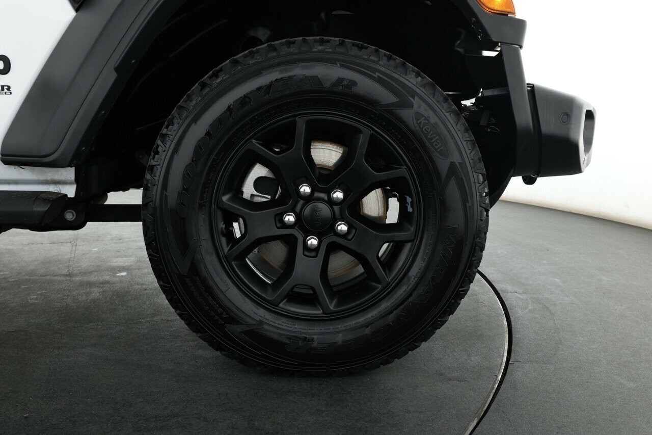 Jeep Wrangler image 4