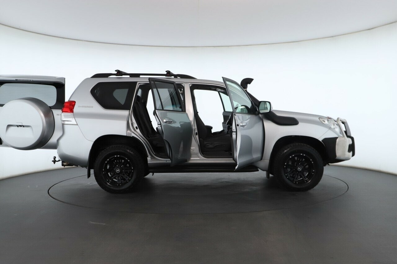 Toyota Landcruiser Prado image 2
