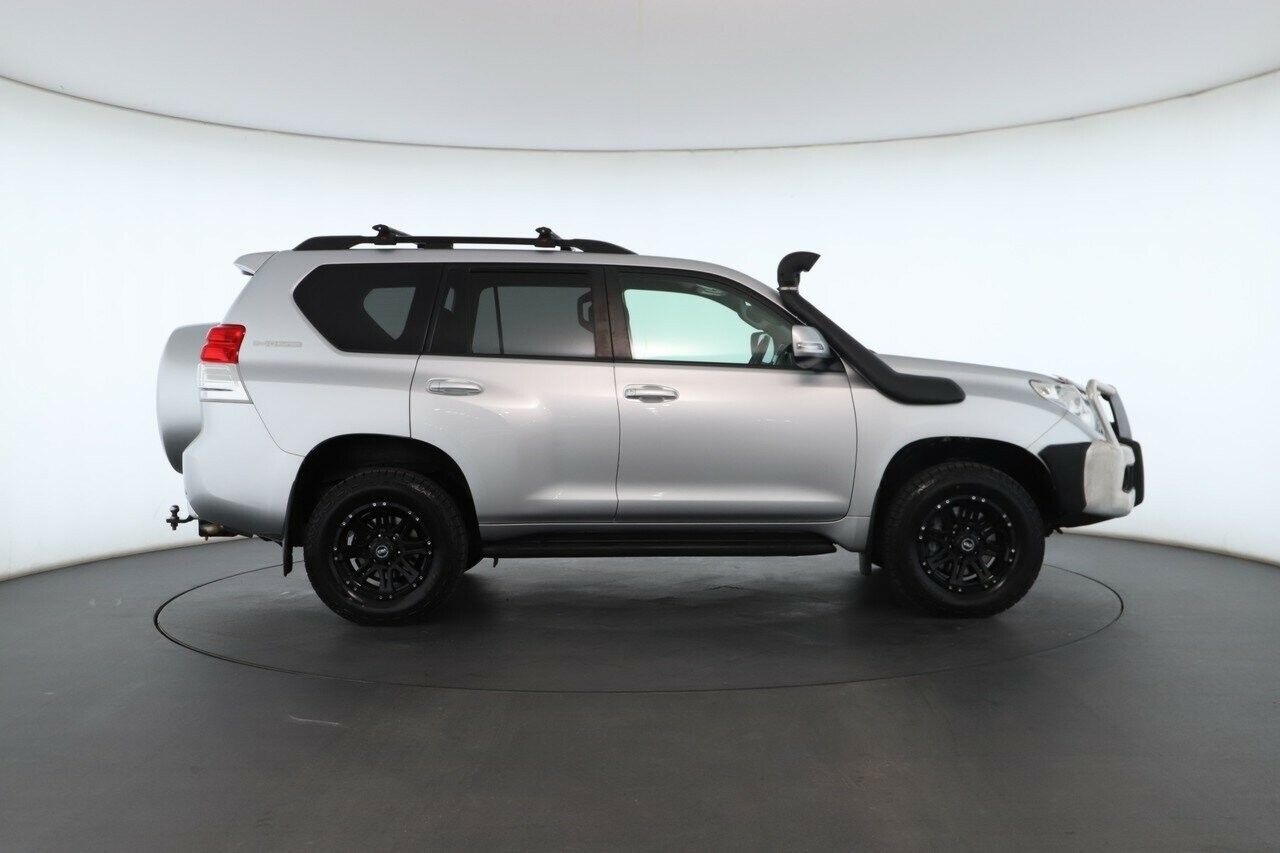 Toyota Landcruiser Prado image 3