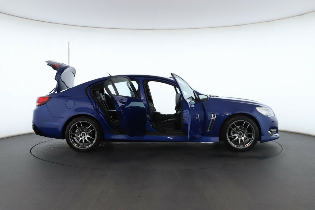 Holden Commodore image 2