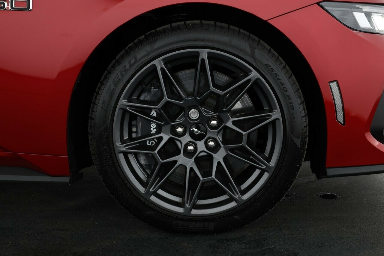 Ford Mustang image 4