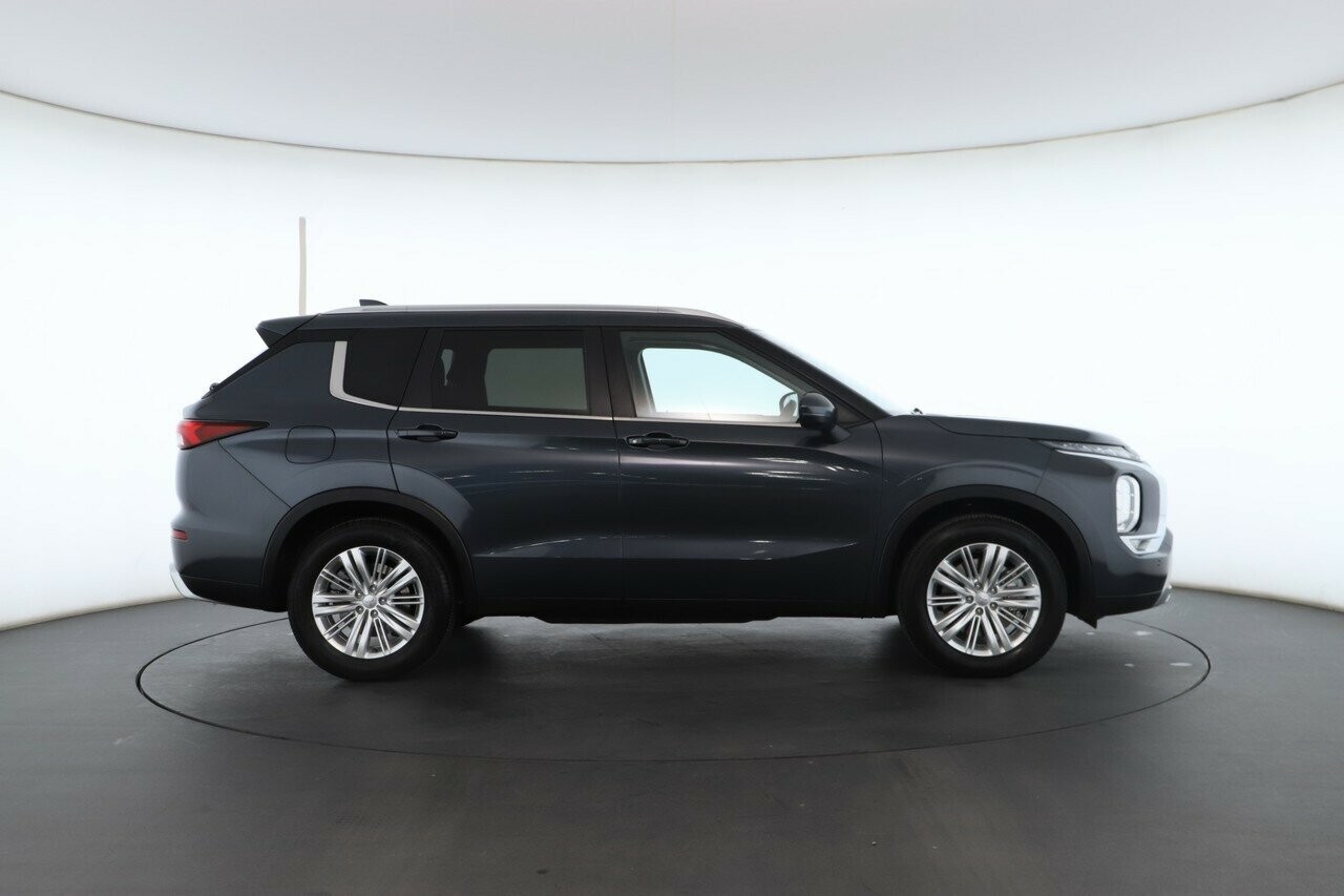 Mitsubishi Outlander image 3