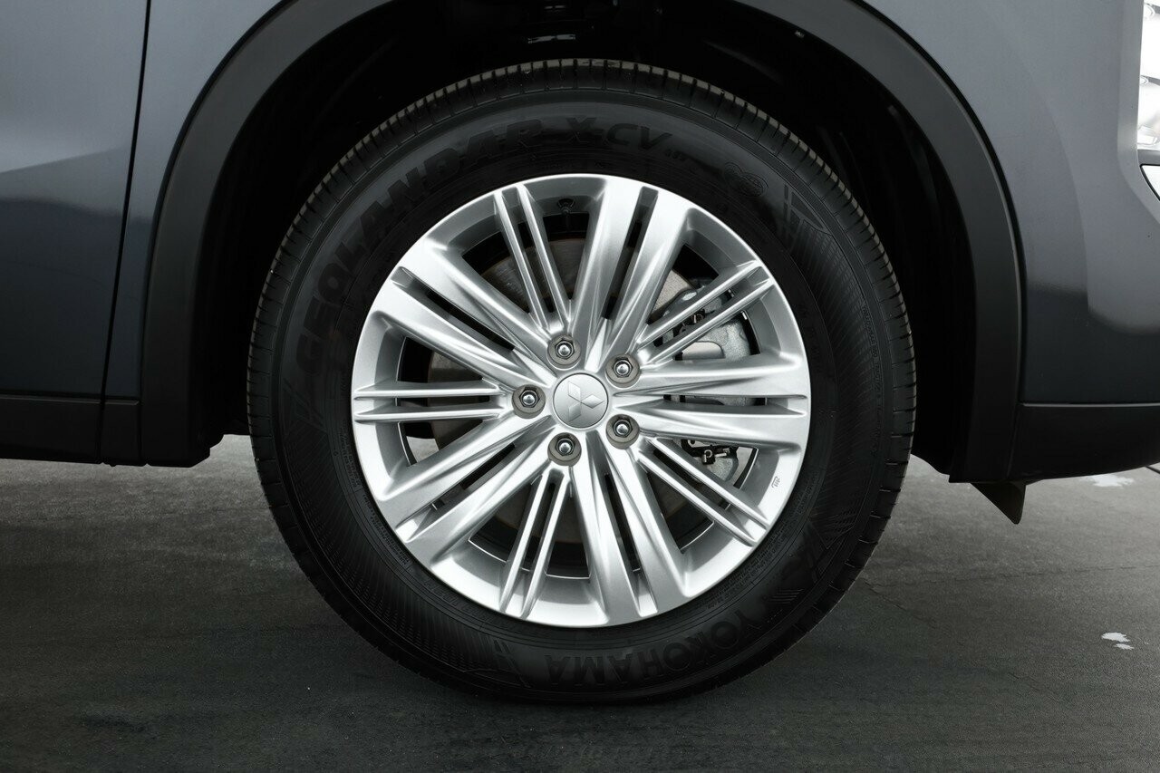 Mitsubishi Outlander image 4