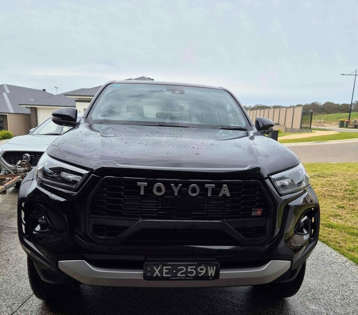 Toyota Hilux image 1