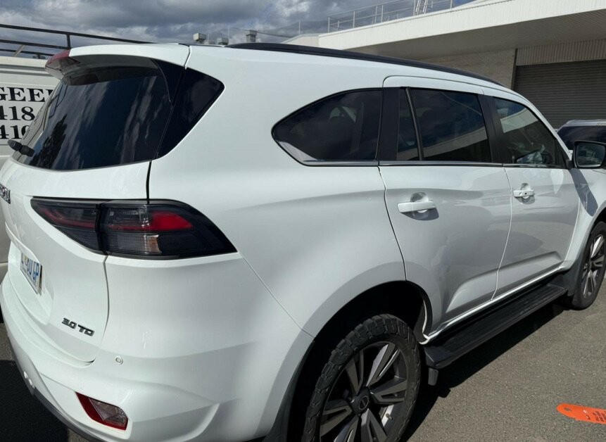 Isuzu Mu-x image 2