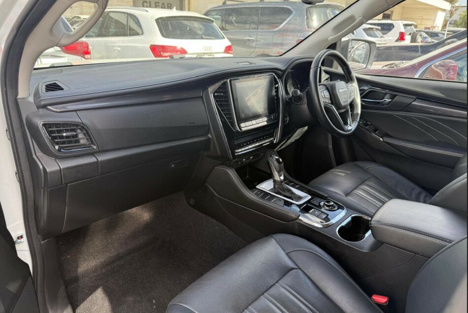 Isuzu Mu-x image 3