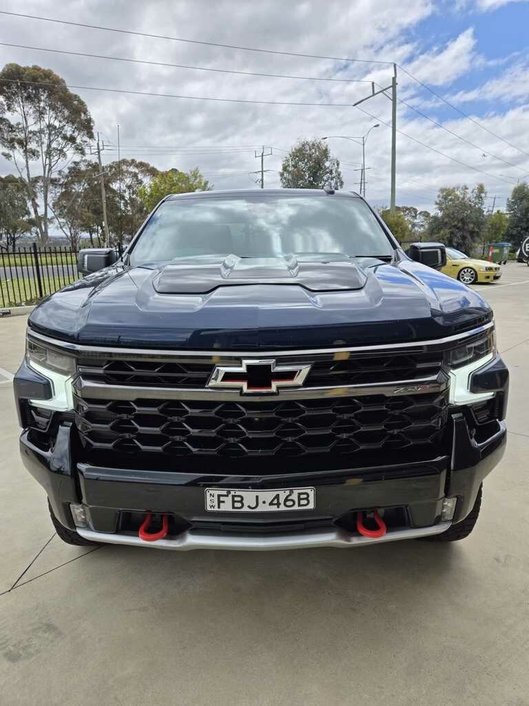 Chevrolet Silverado image 2