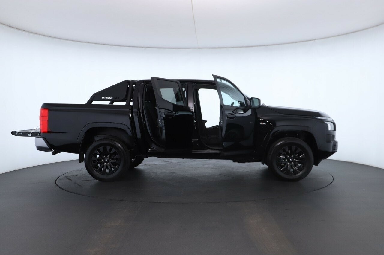 Mitsubishi Triton image 2