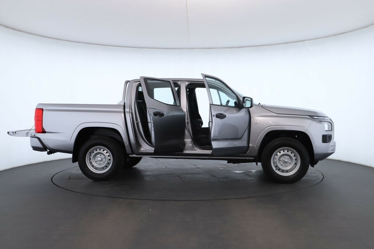 Mitsubishi Triton image 2