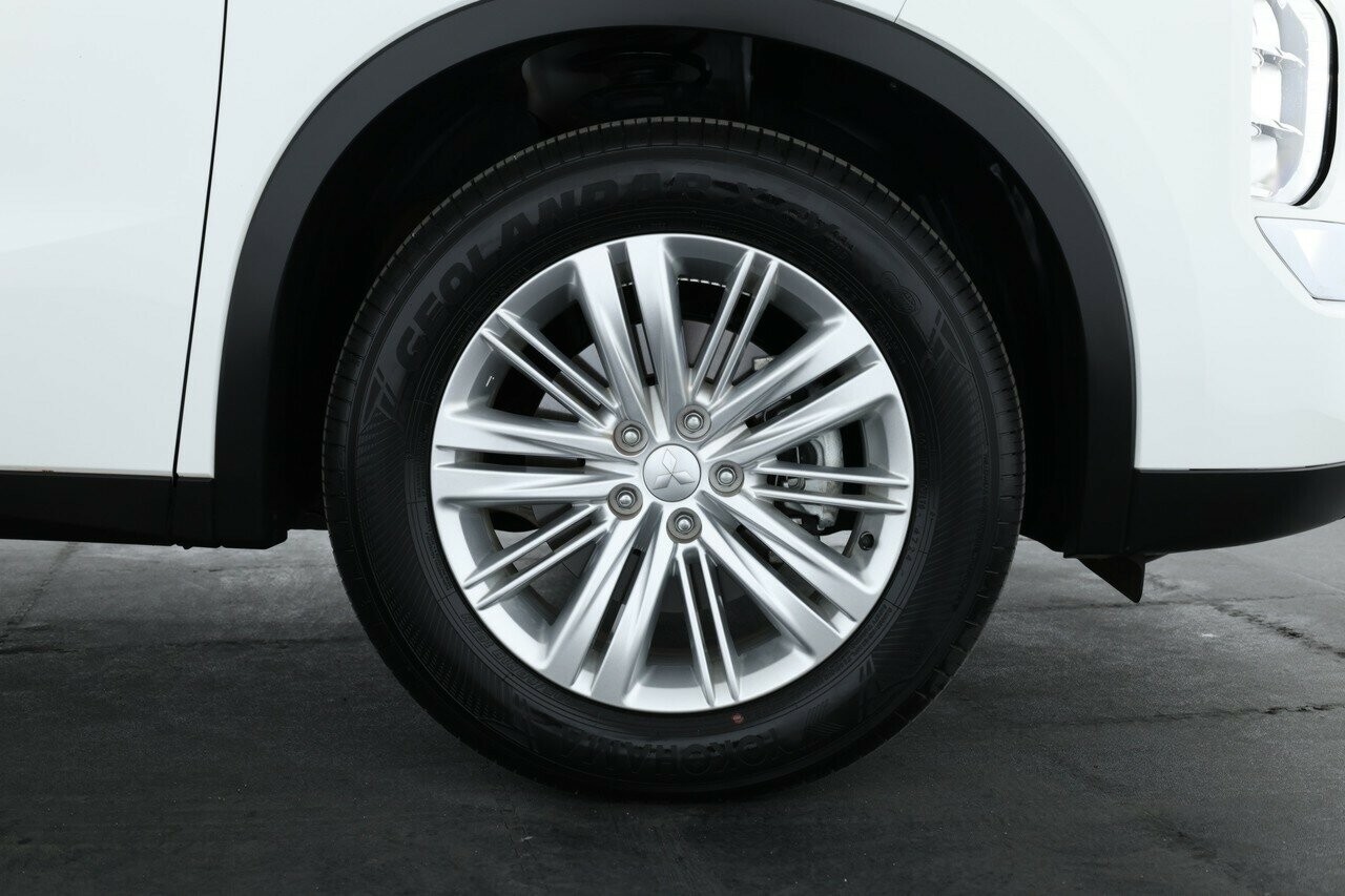 Mitsubishi Outlander image 4