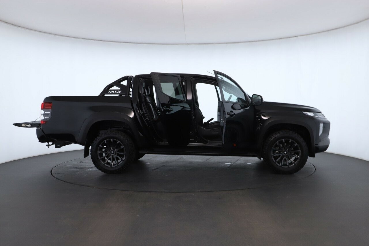 Mitsubishi Triton image 2