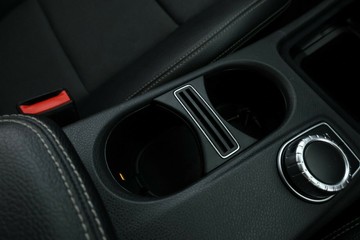 https://vehicle-cdn.autoleague.cloud/34720_61036421_28.jpg