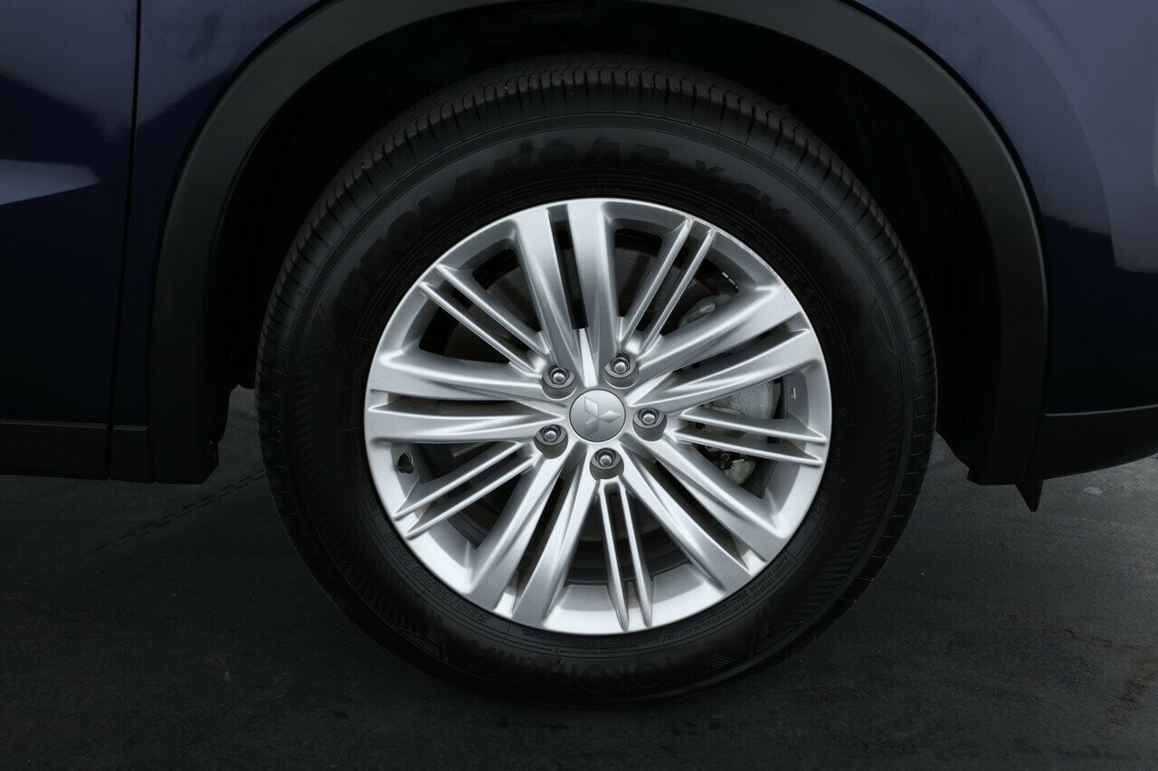 Mitsubishi Outlander image 4