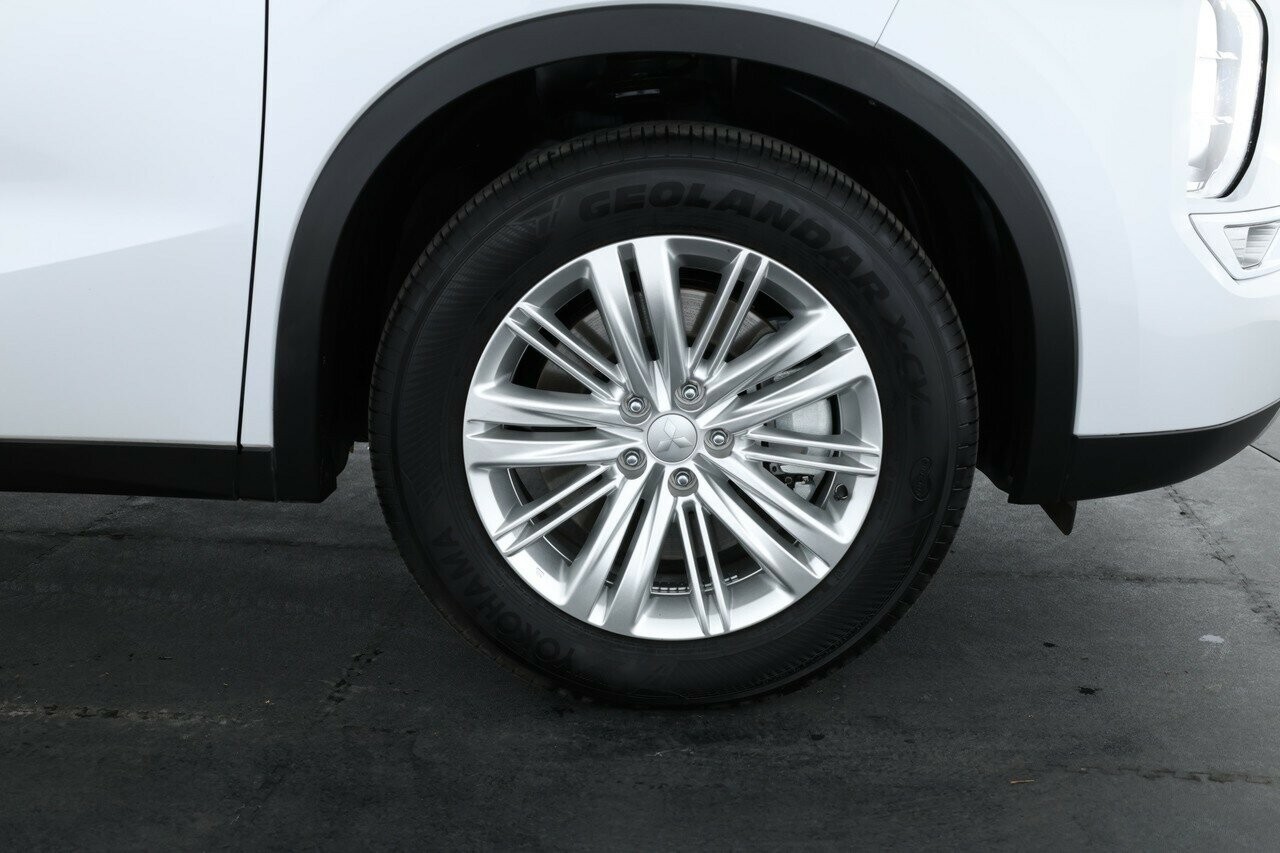 Mitsubishi Outlander image 4