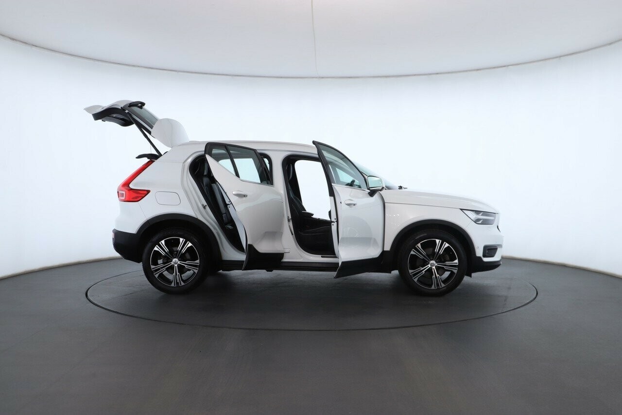 Volvo Xc40 image 2