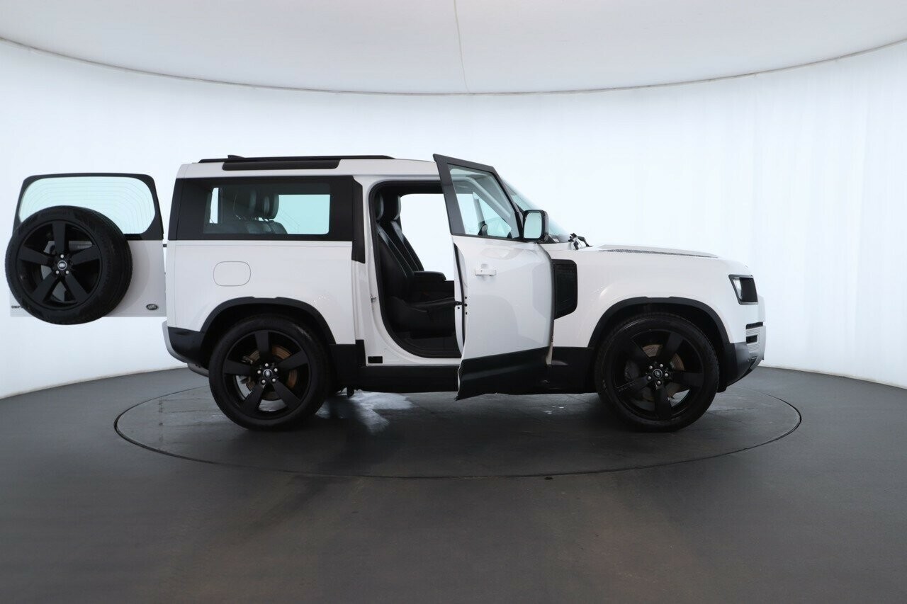 Land Rover Defender image 2