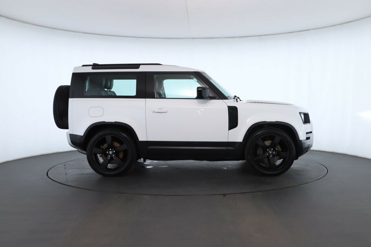 Land Rover Defender image 3