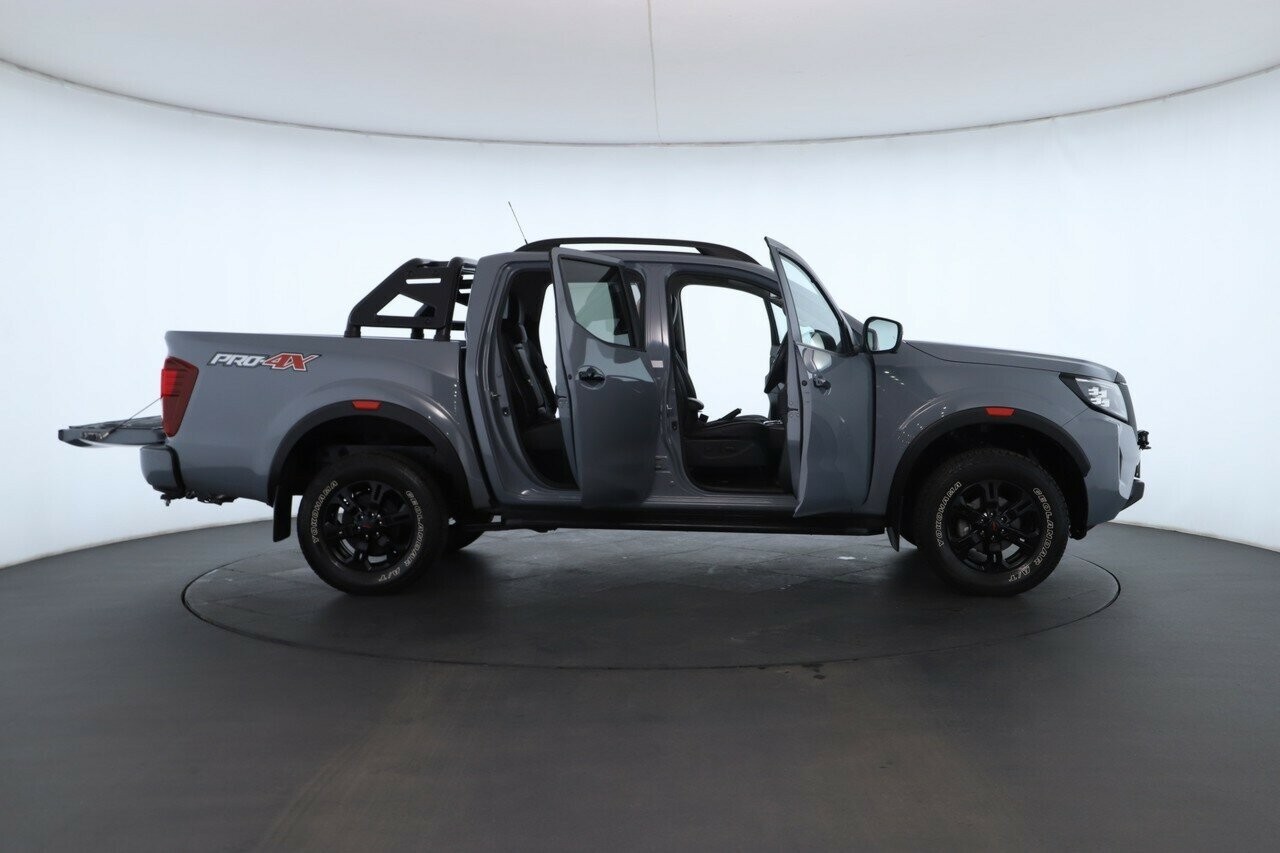 Nissan Navara image 2