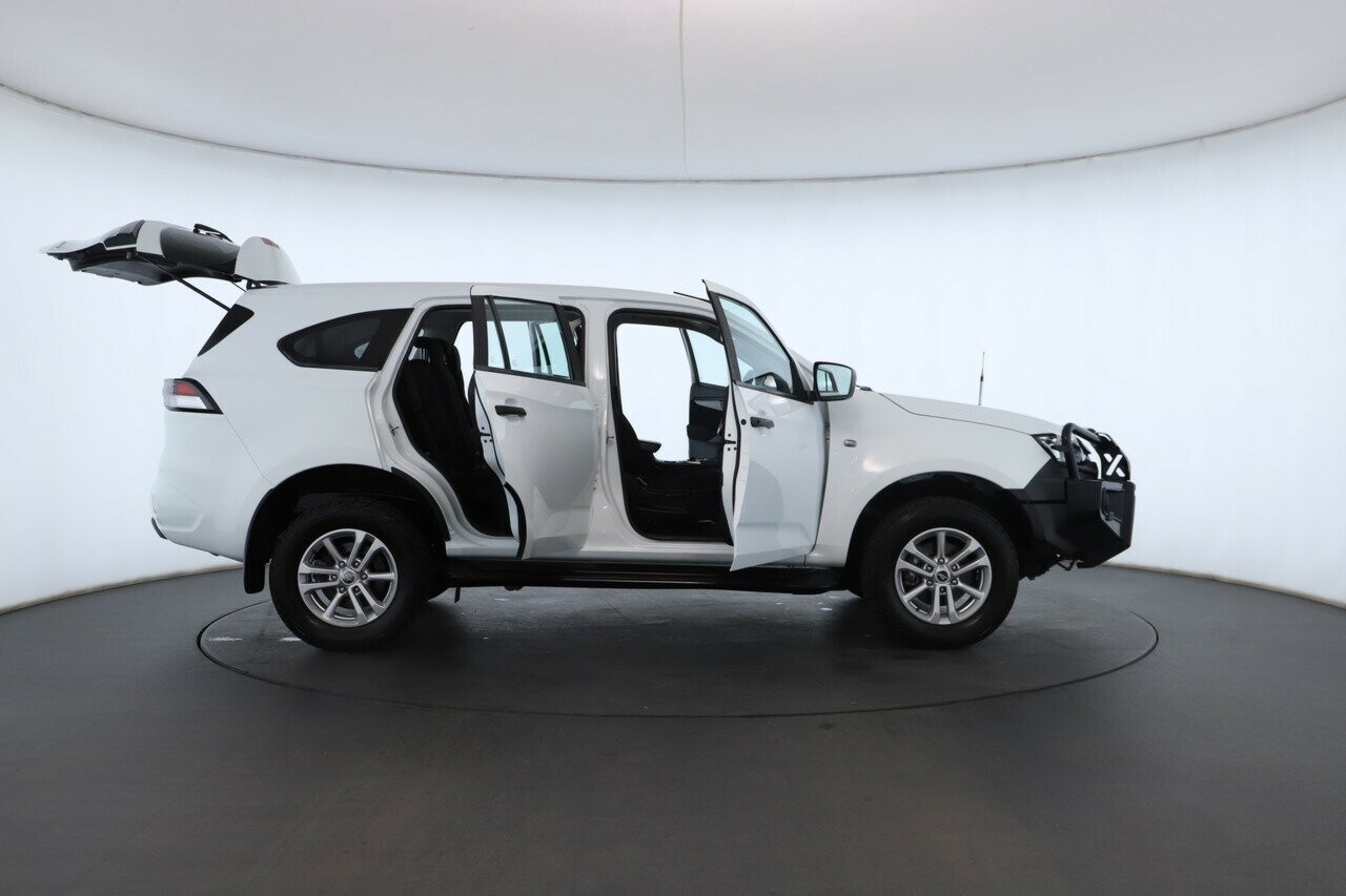 Isuzu Mu-x image 2
