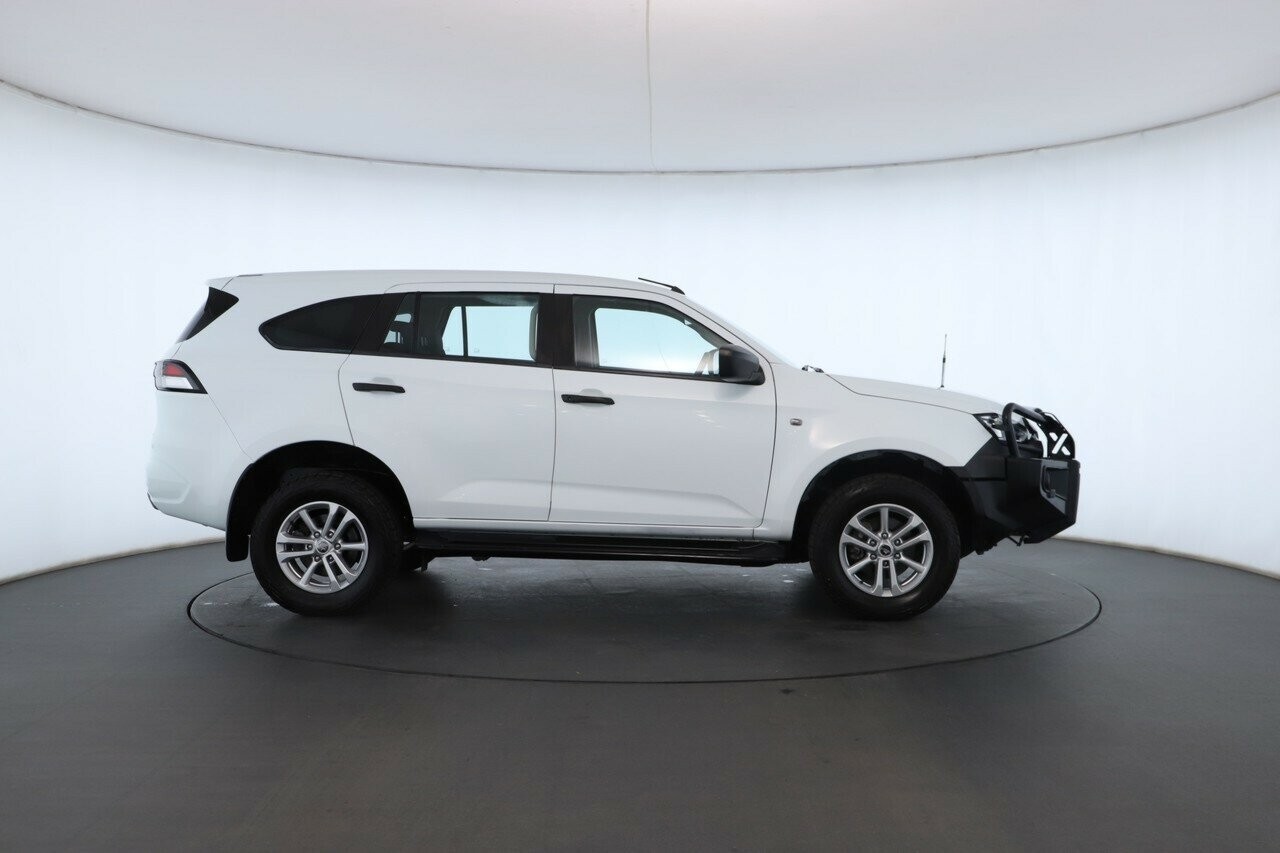Isuzu Mu-x image 3