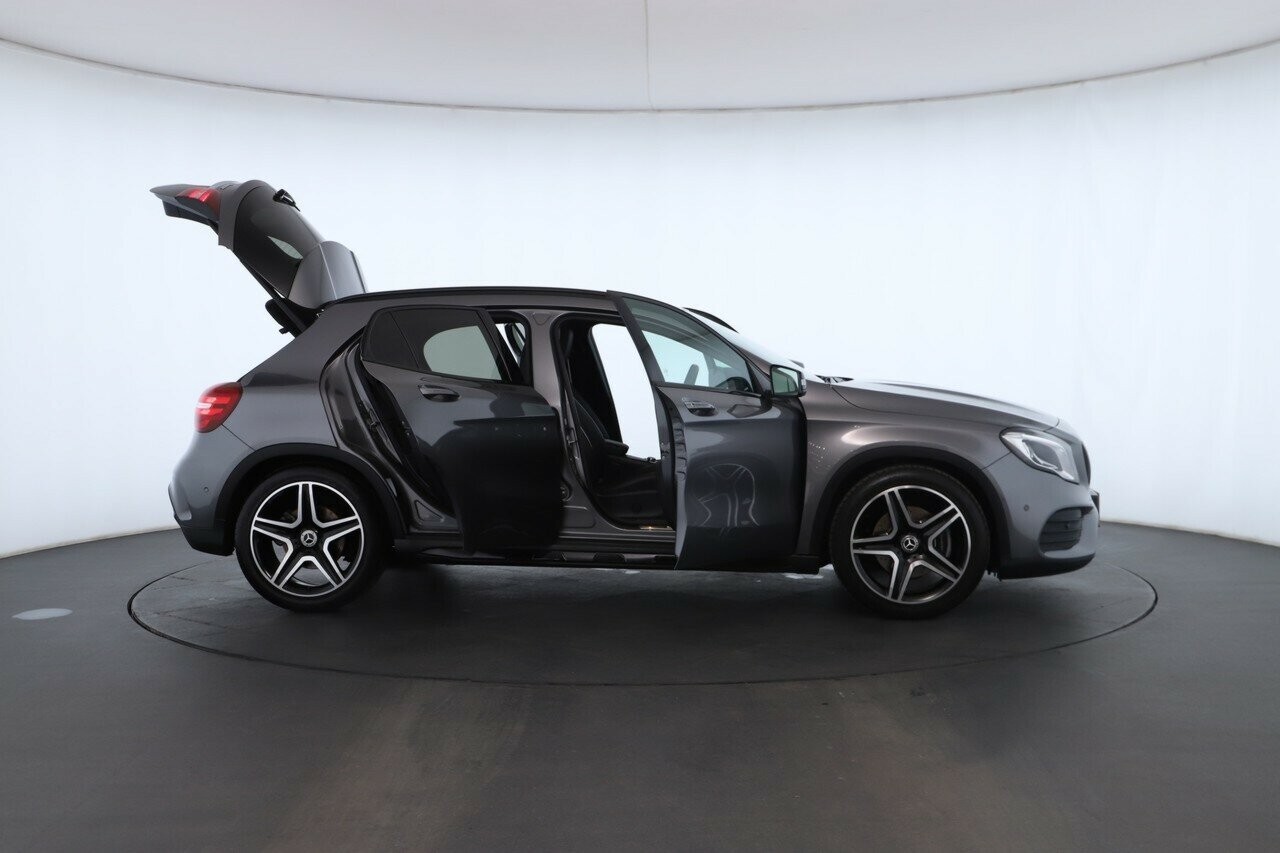 Mercedes Benz Gla-class image 2