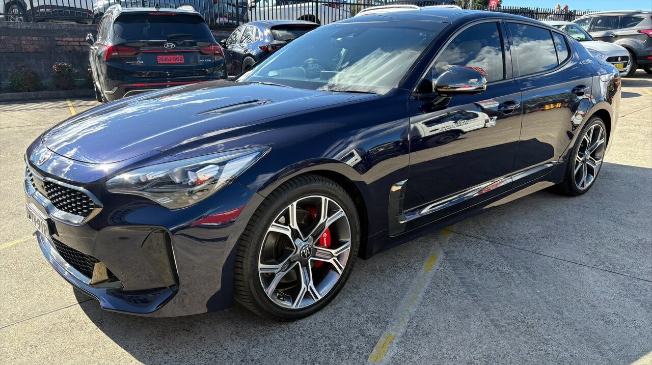 Kia Stinger image 1