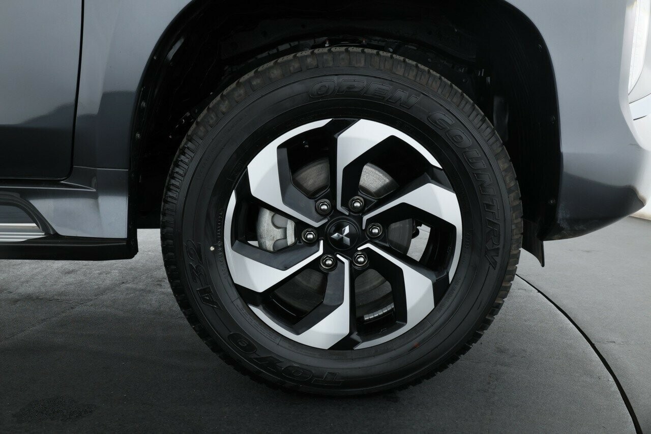 Mitsubishi Pajero Sport image 4
