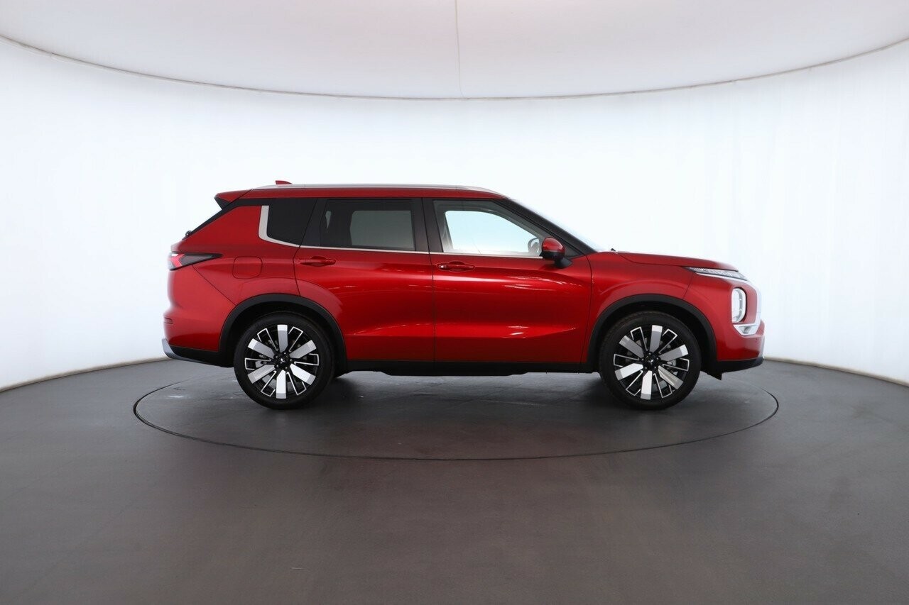 Mitsubishi Outlander image 3