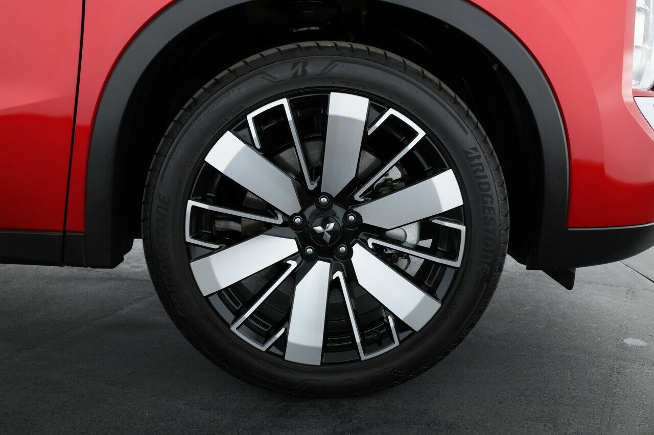 Mitsubishi Outlander image 4
