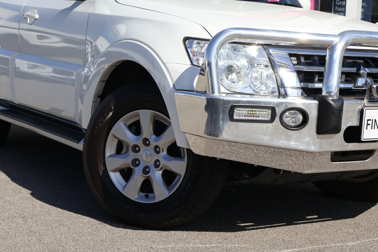 Mitsubishi Pajero image 2