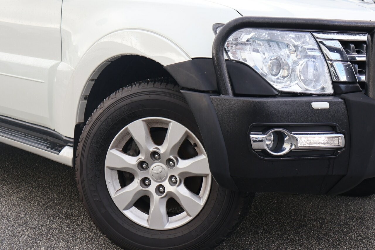 Mitsubishi Pajero image 2