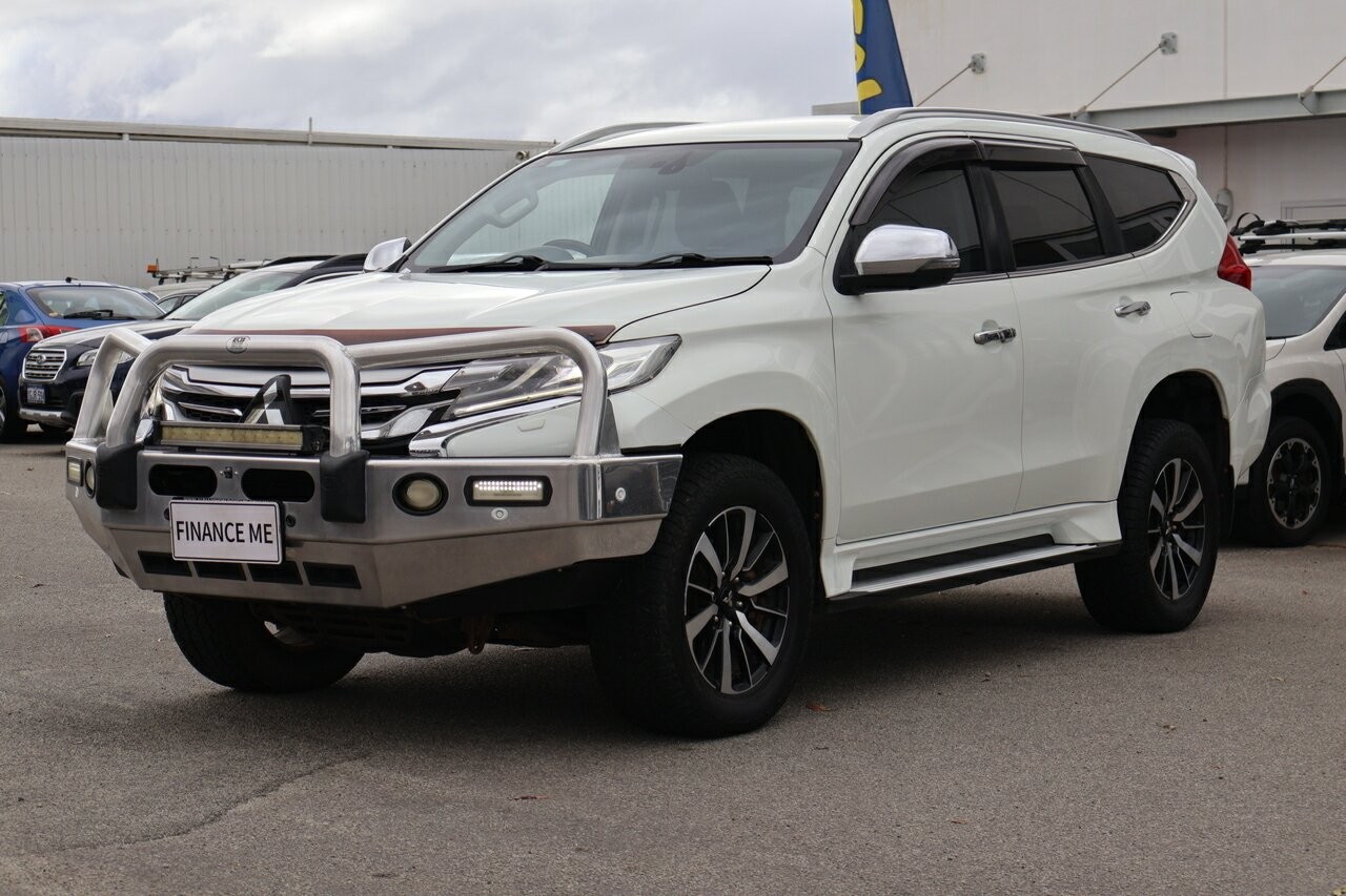 Mitsubishi Pajero Sport image 4