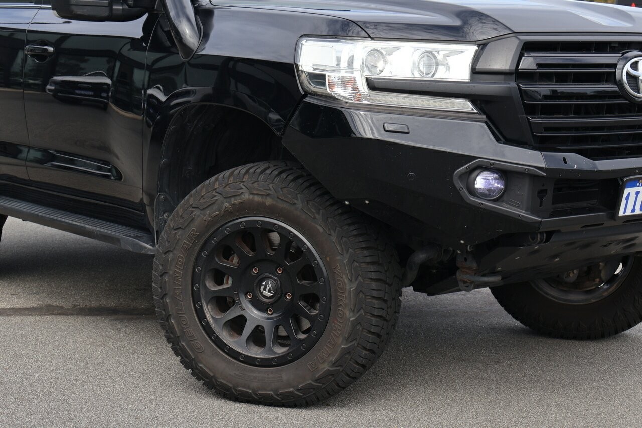 Toyota Landcruiser image 2
