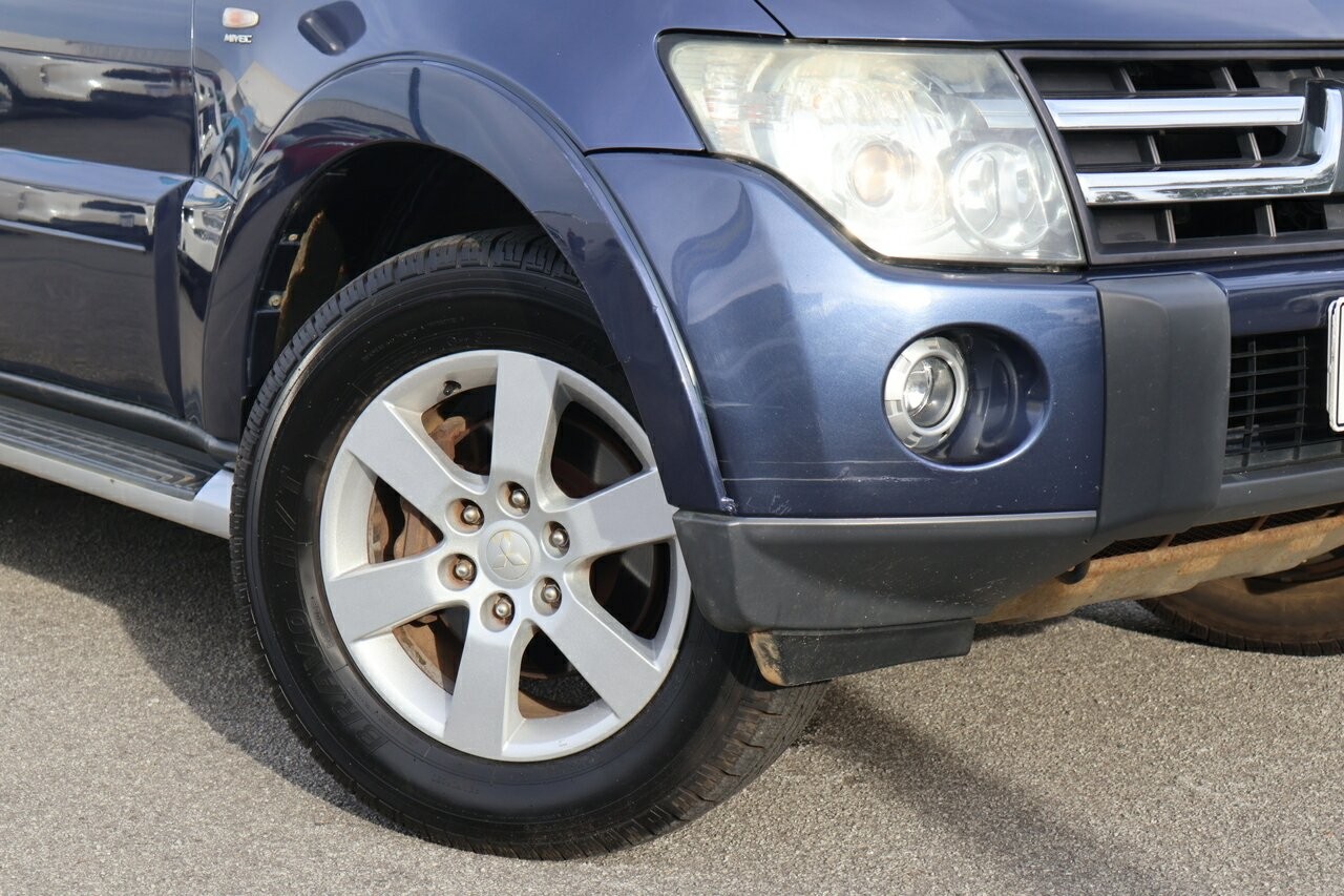 Mitsubishi Pajero image 2