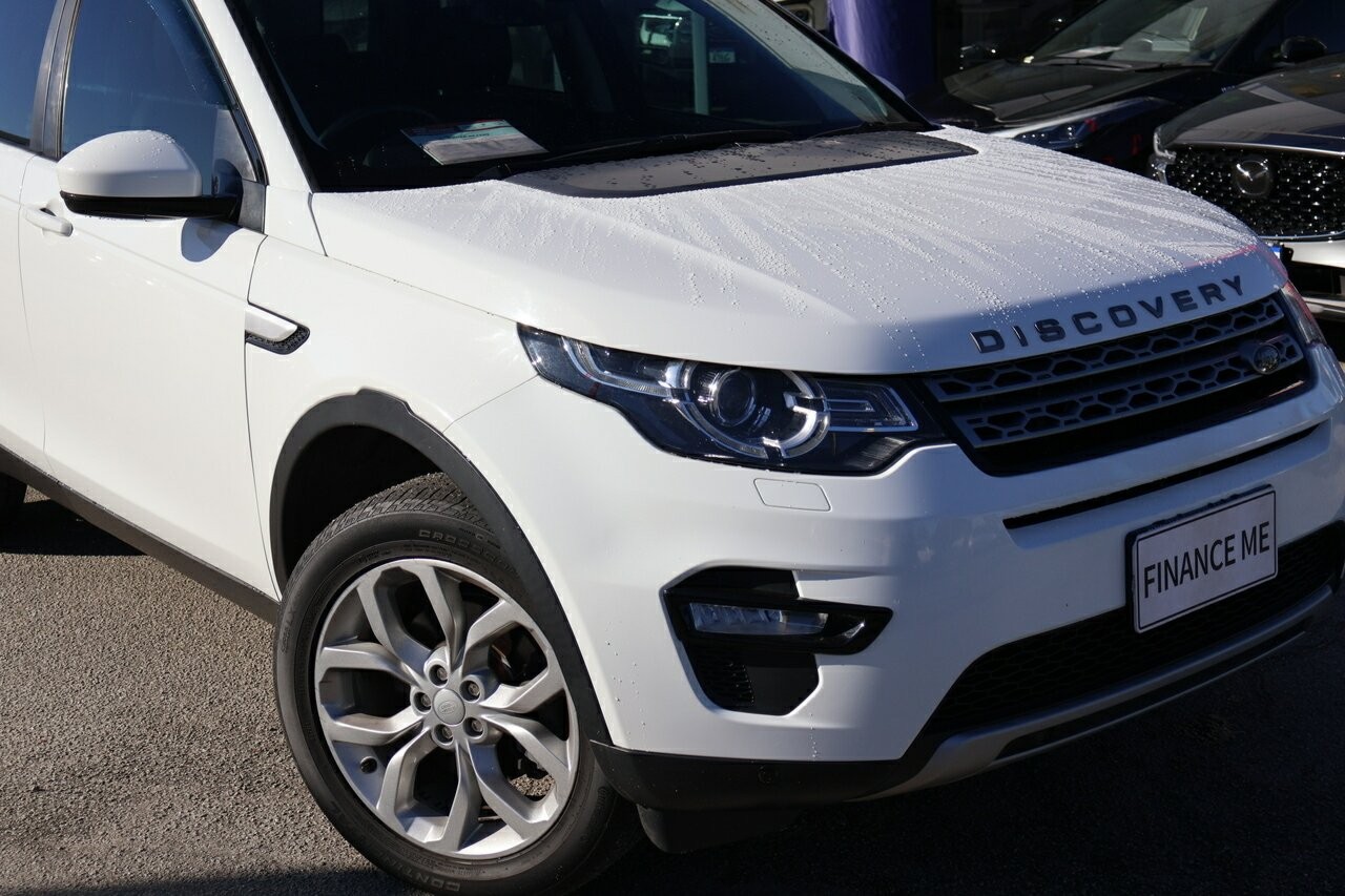 Land Rover Discovery Sport image 2