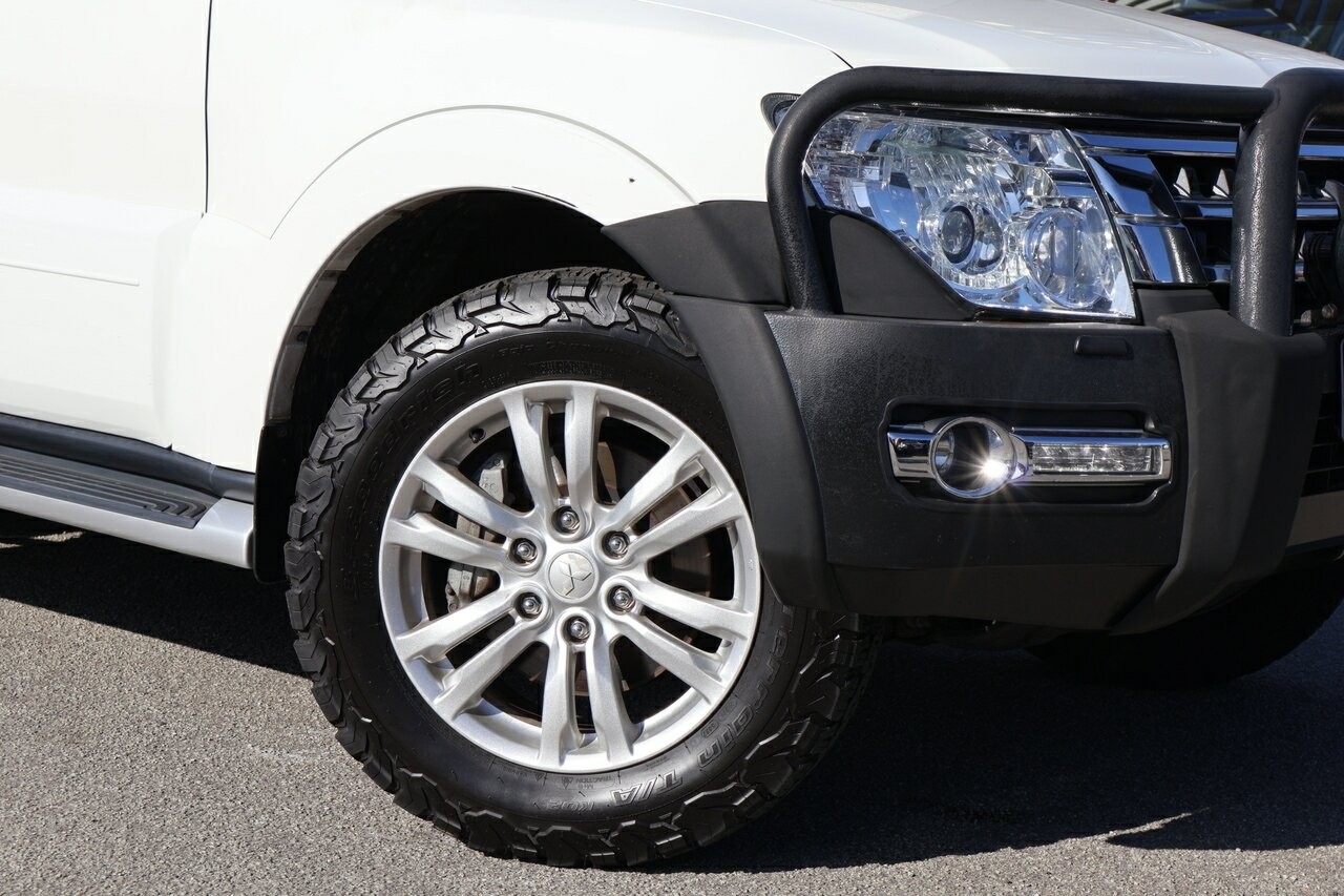 Mitsubishi Pajero image 2