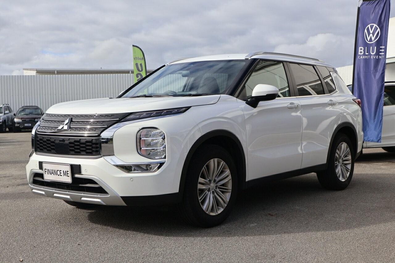 Mitsubishi Outlander image 4
