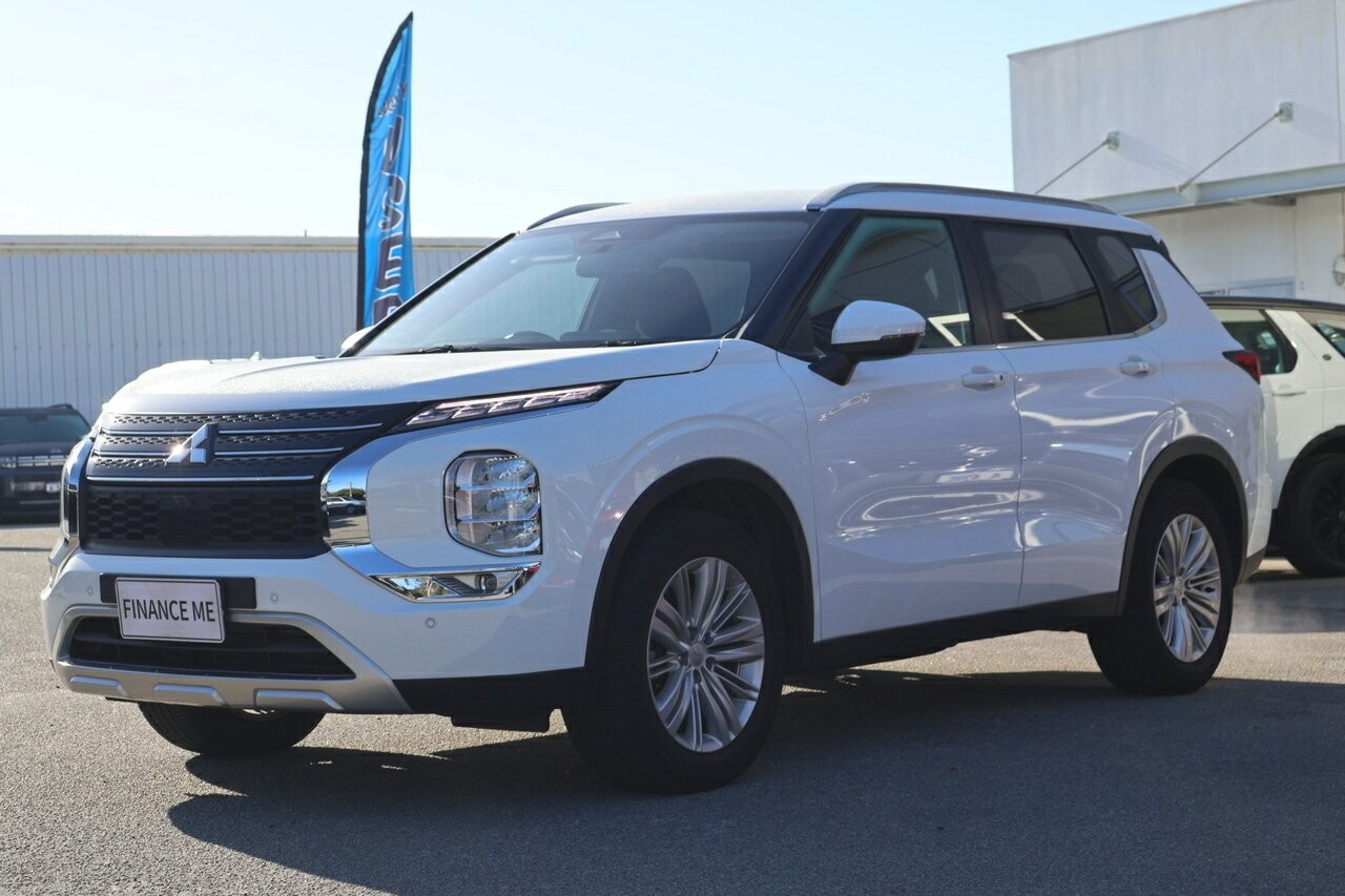 Mitsubishi Outlander image 4