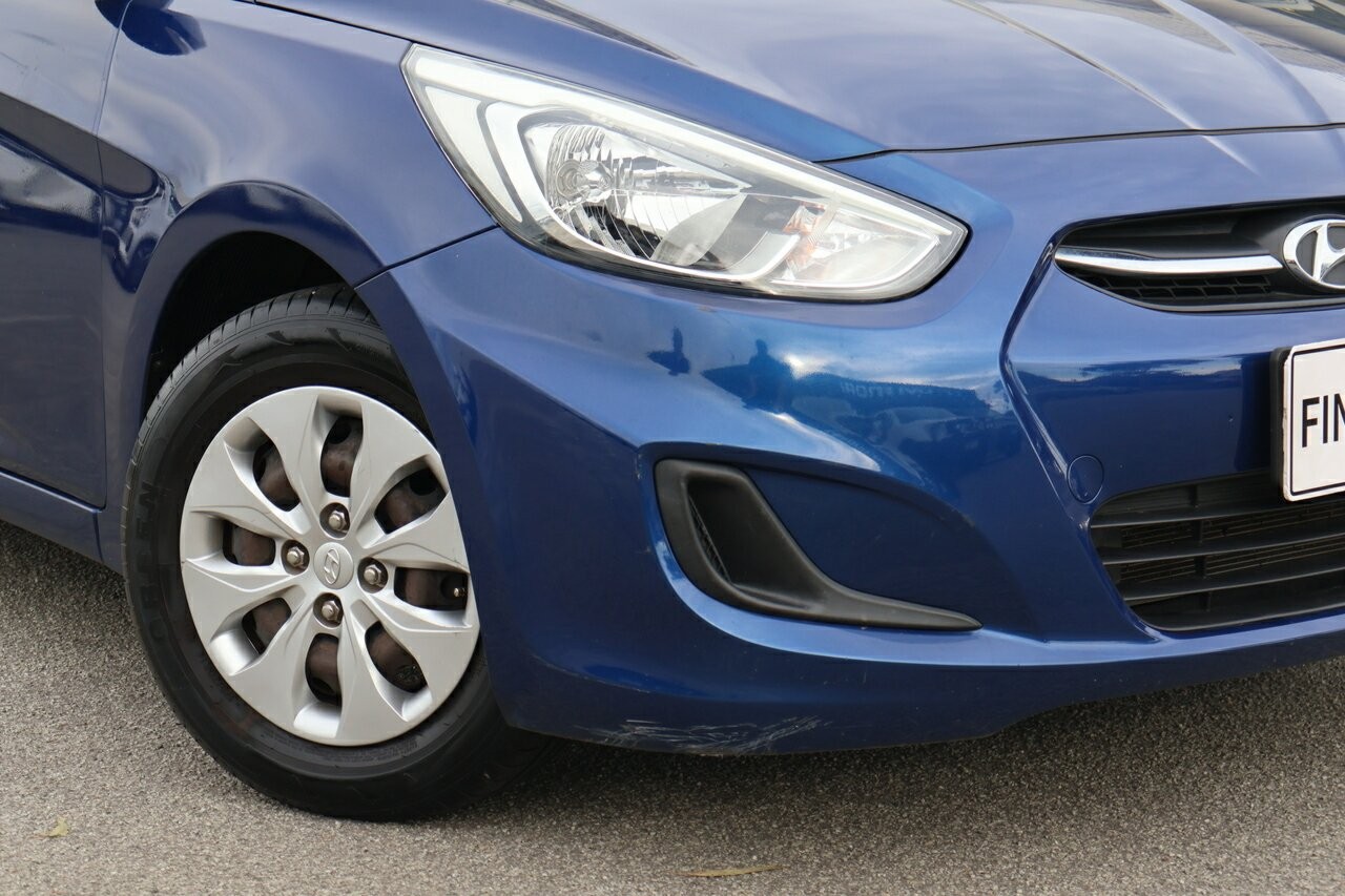 Hyundai Accent image 2