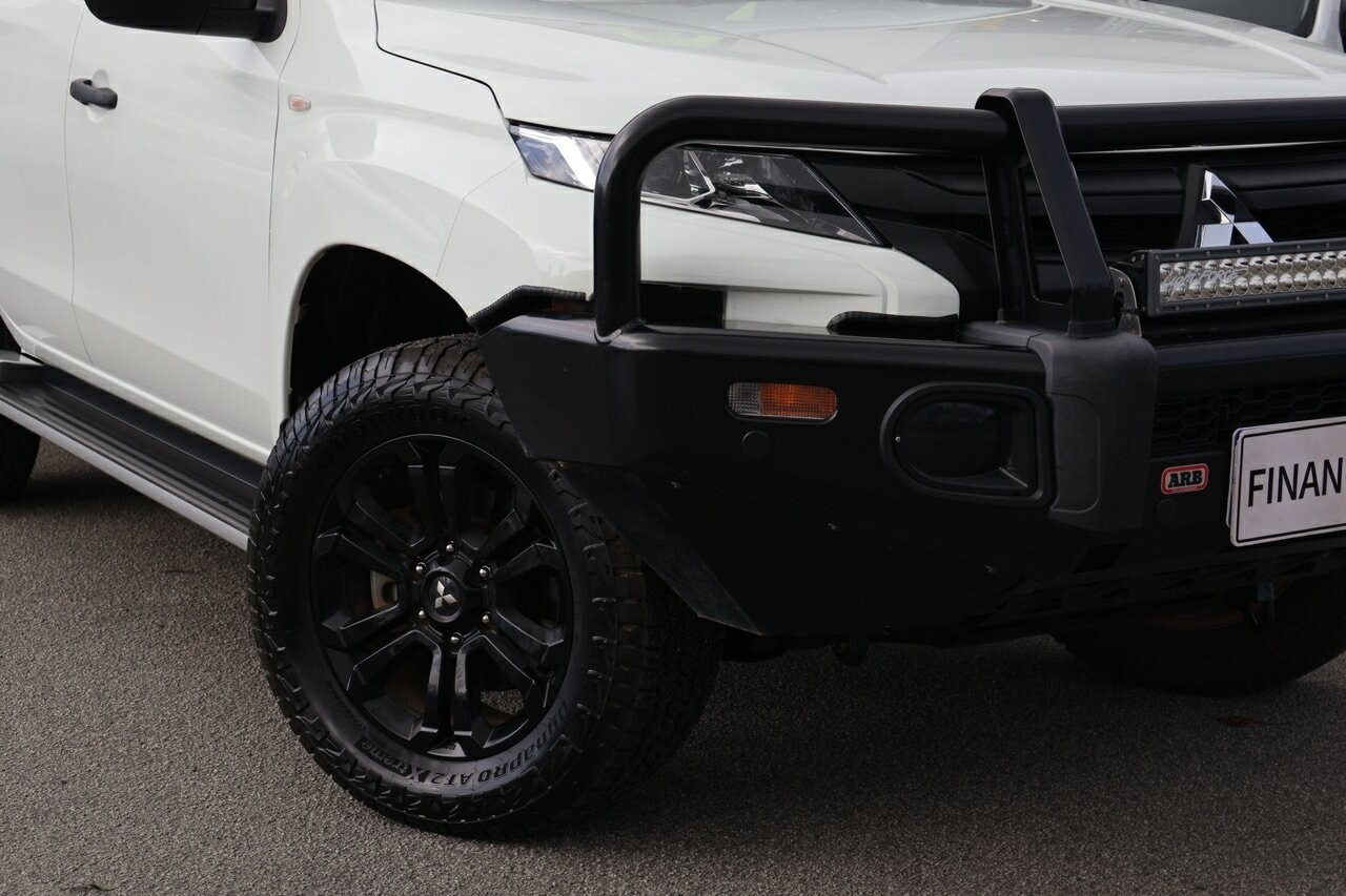 Mitsubishi Triton image 2